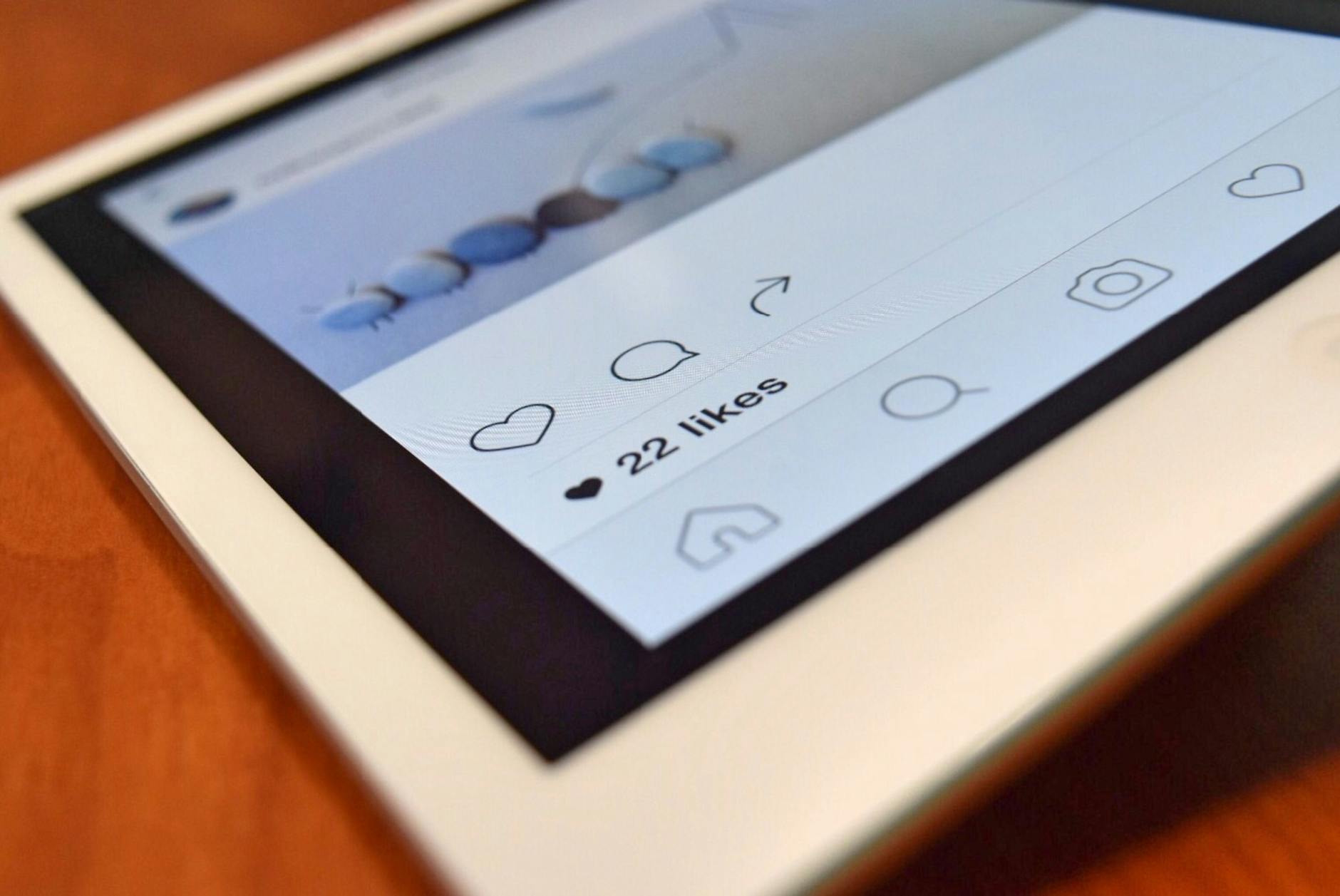 How to Stop Comparing Yourself to Others Online
