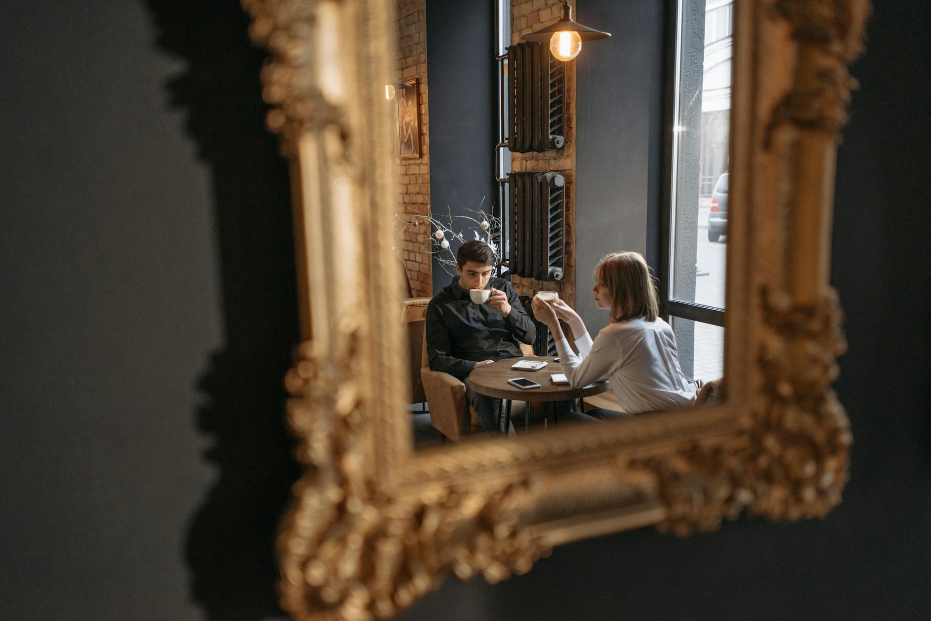 7 Ways to Speak More Confidently in Conversations